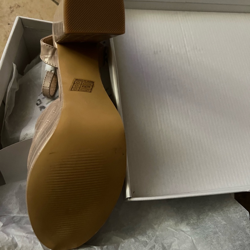 Nude man made Crocodile texture platforms - Picture 4 of 6
